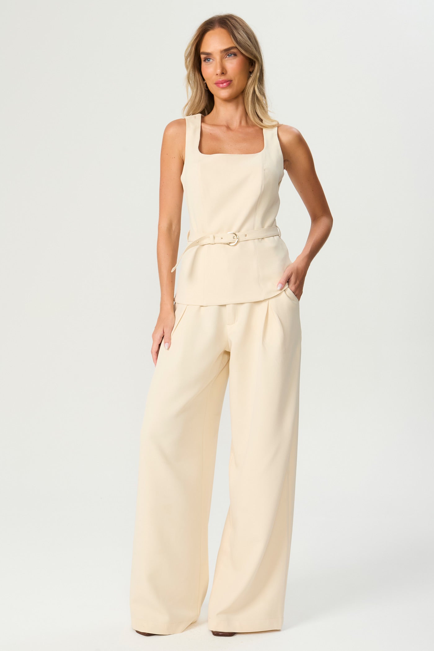 Calça wide leg alfaiataria bege Fato Básico