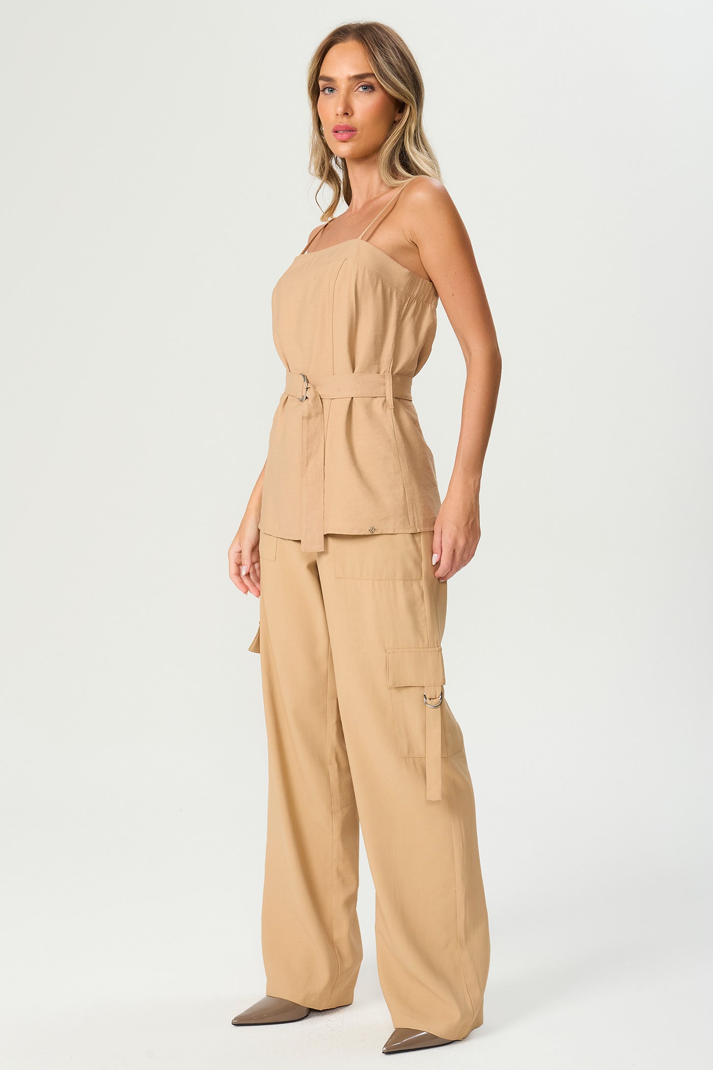 Calça pantalona cargo bege Fato Básico