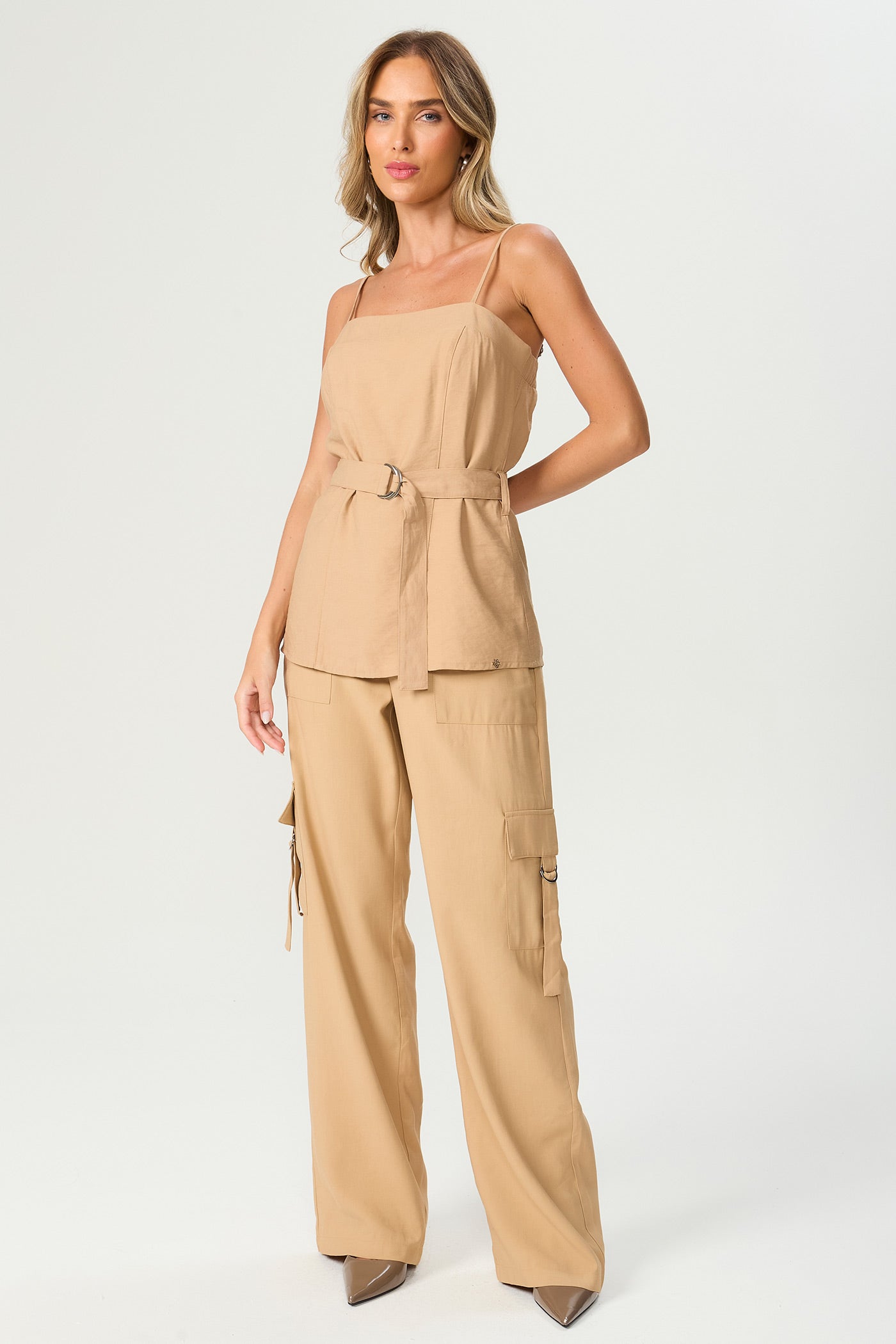 Calça pantalona cargo bege Fato Básico