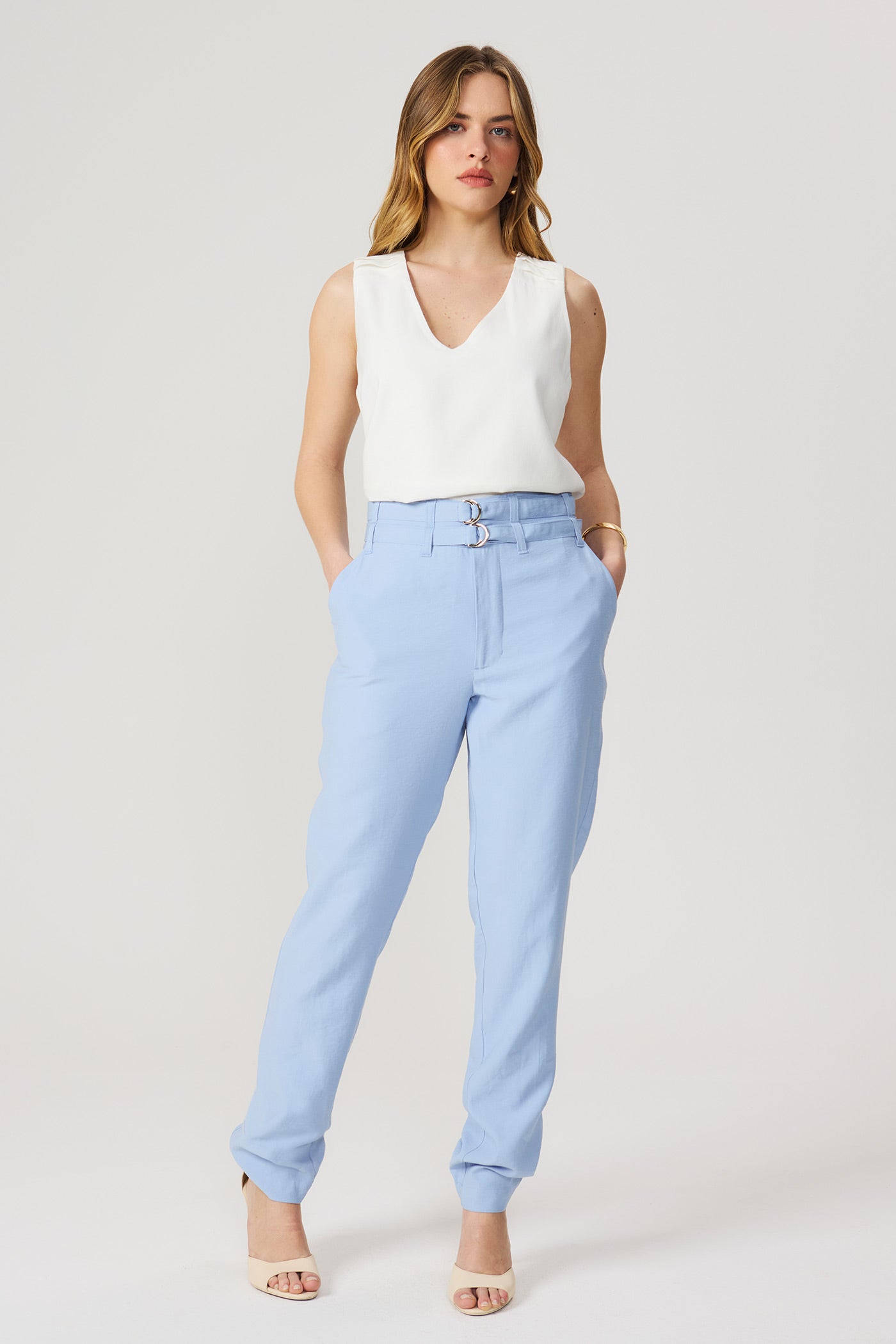 Calça jogger com cinto azul Fato Básico