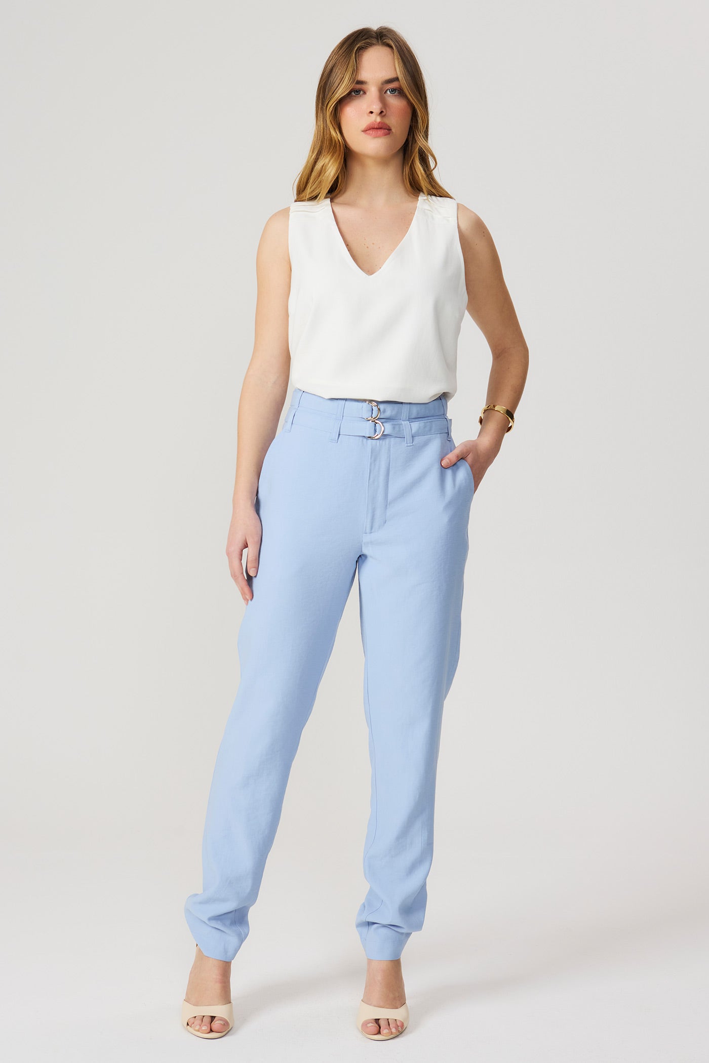 Calça jogger com cinto azul Fato Básico