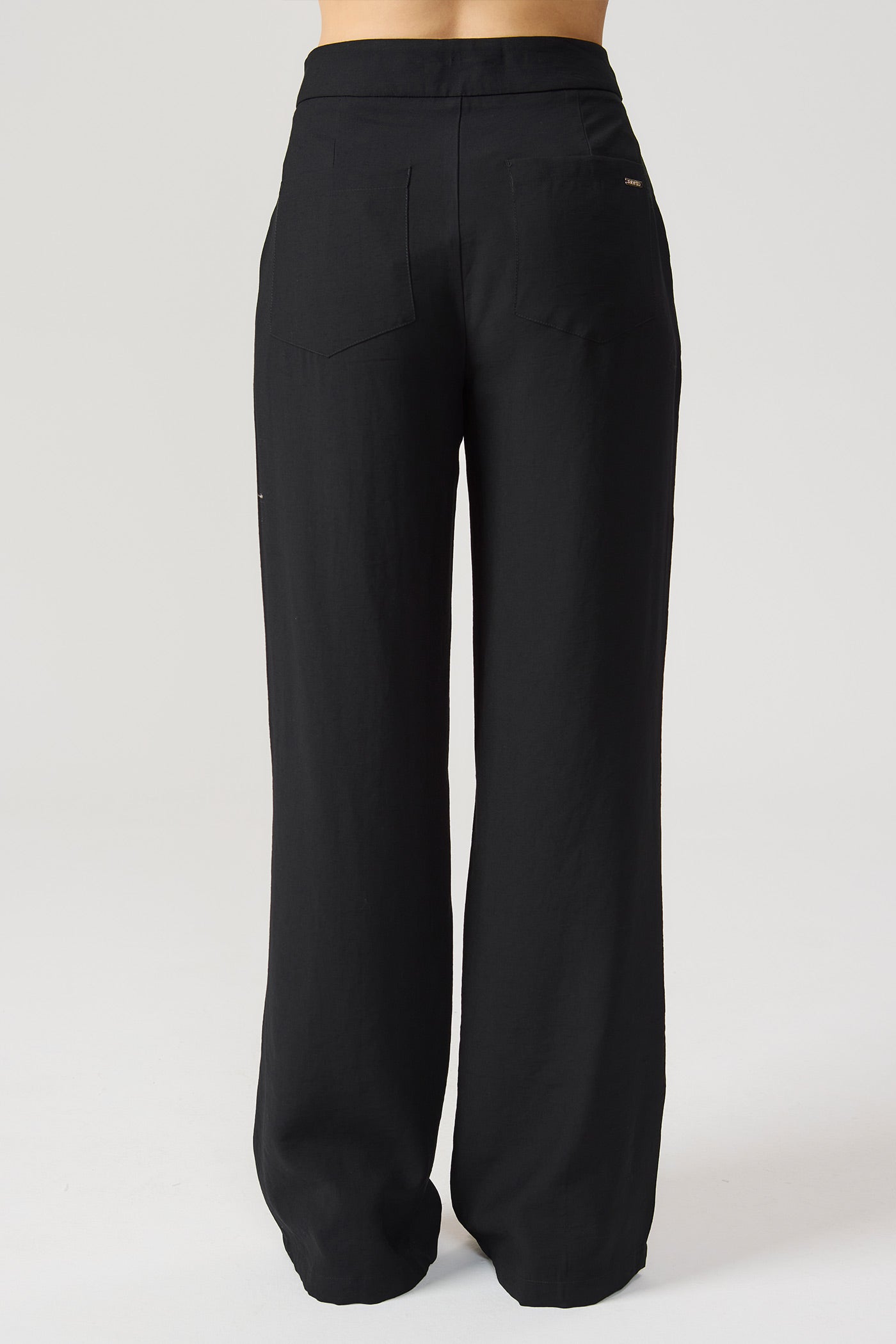Calça wide preta Fato Básico