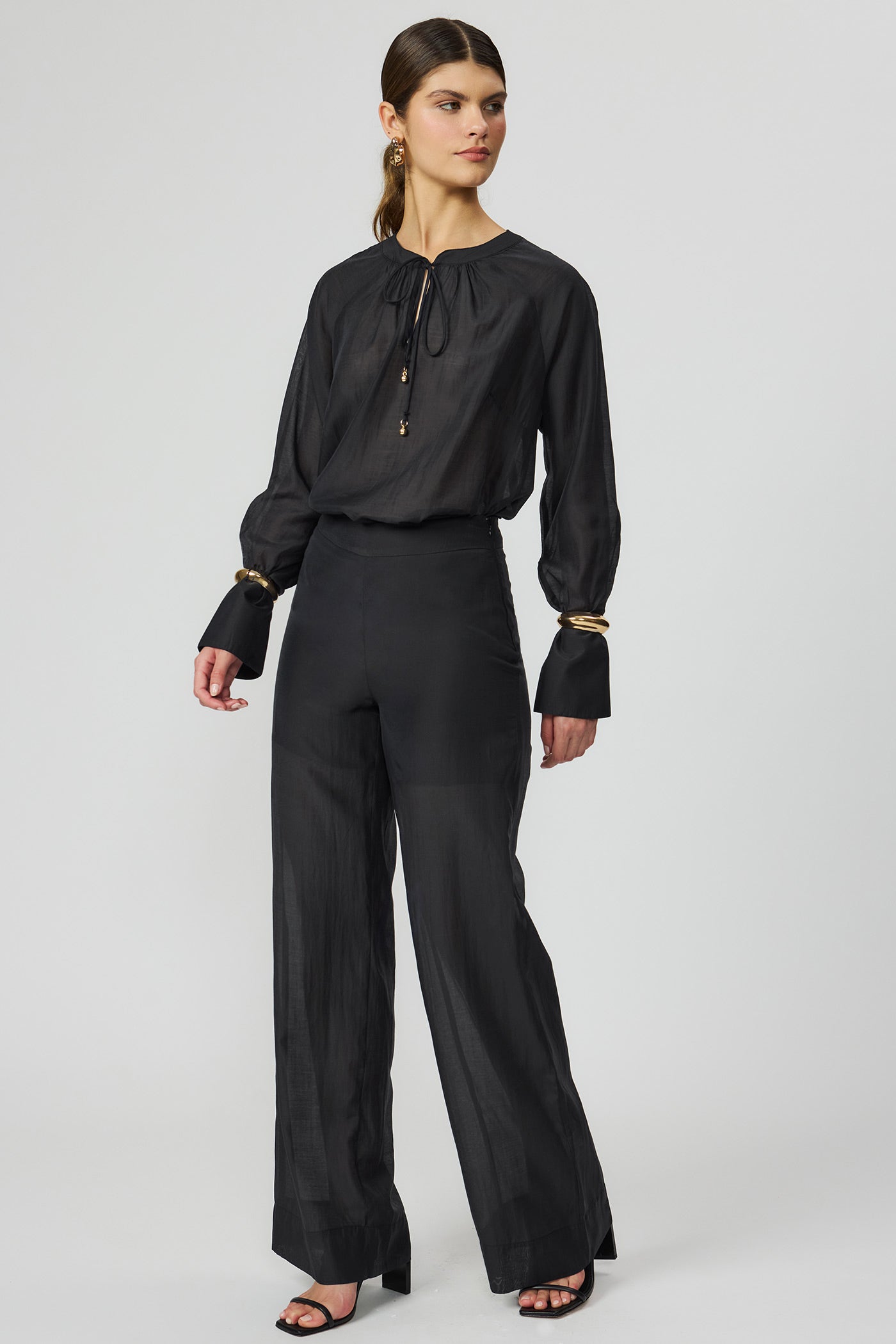Blusa preta raglan feminina em lyocel Fato Básico