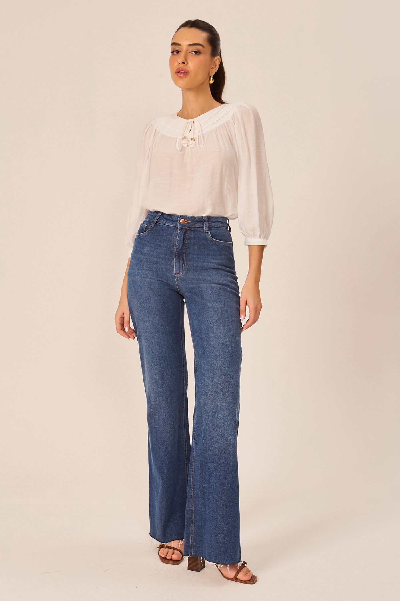 Calça jeans wide leg com recorte Fato Básico