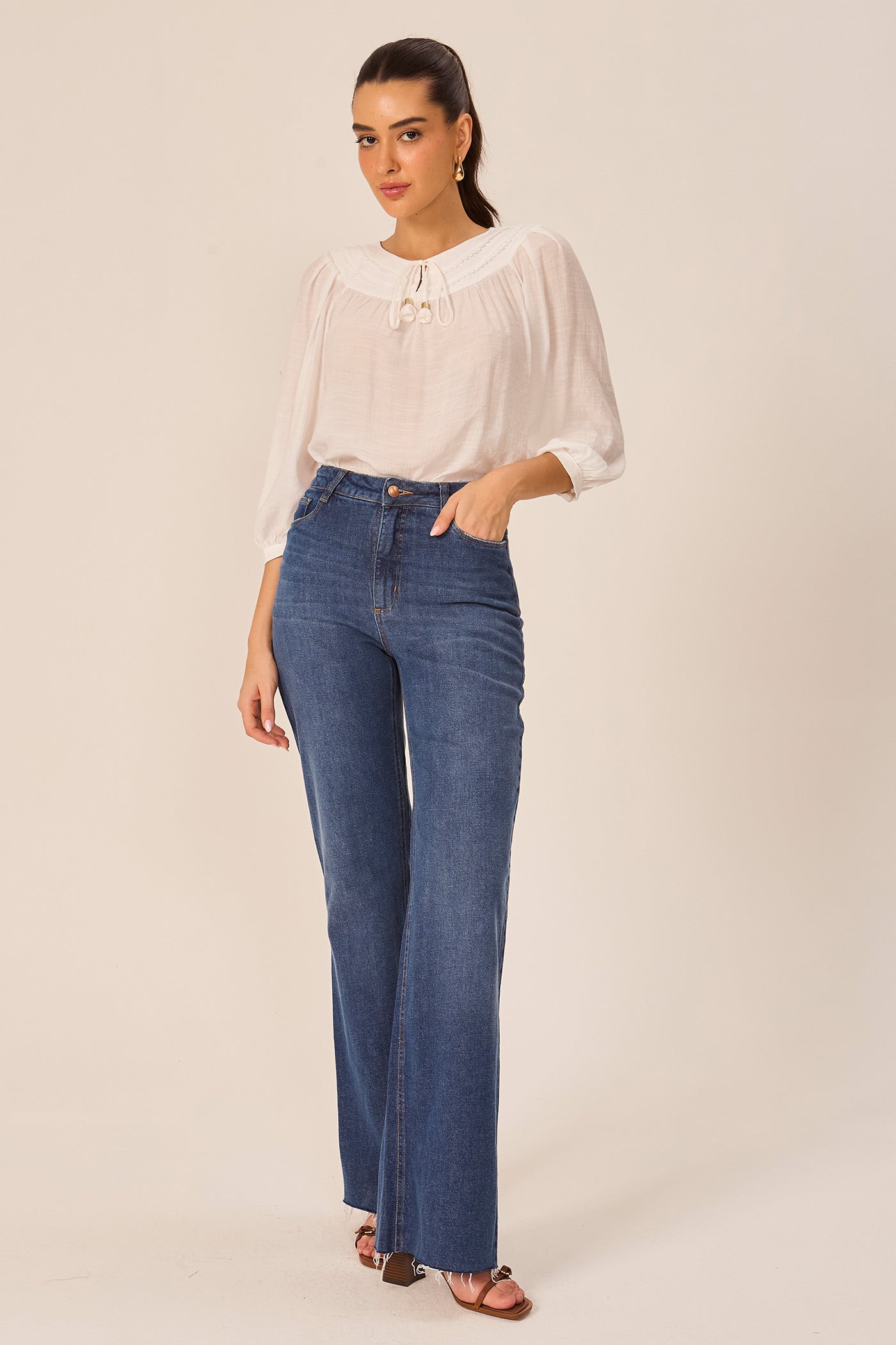 Calça jeans wide leg com recorte Fato Básico