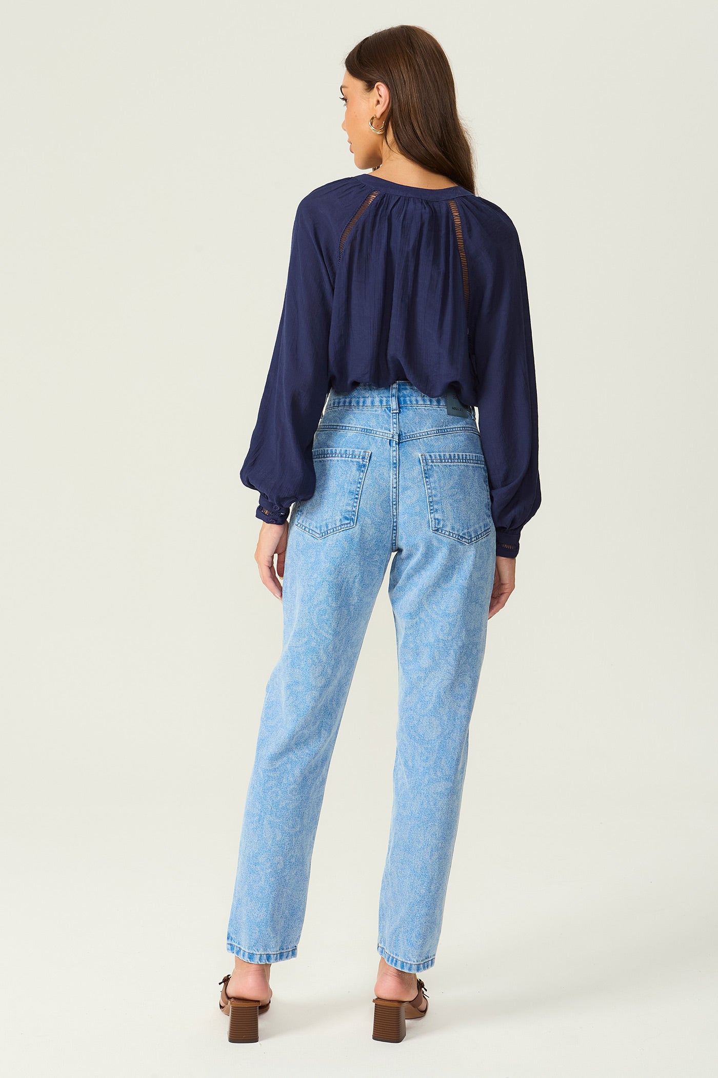 Calça jeans reta estampada Fato Básico