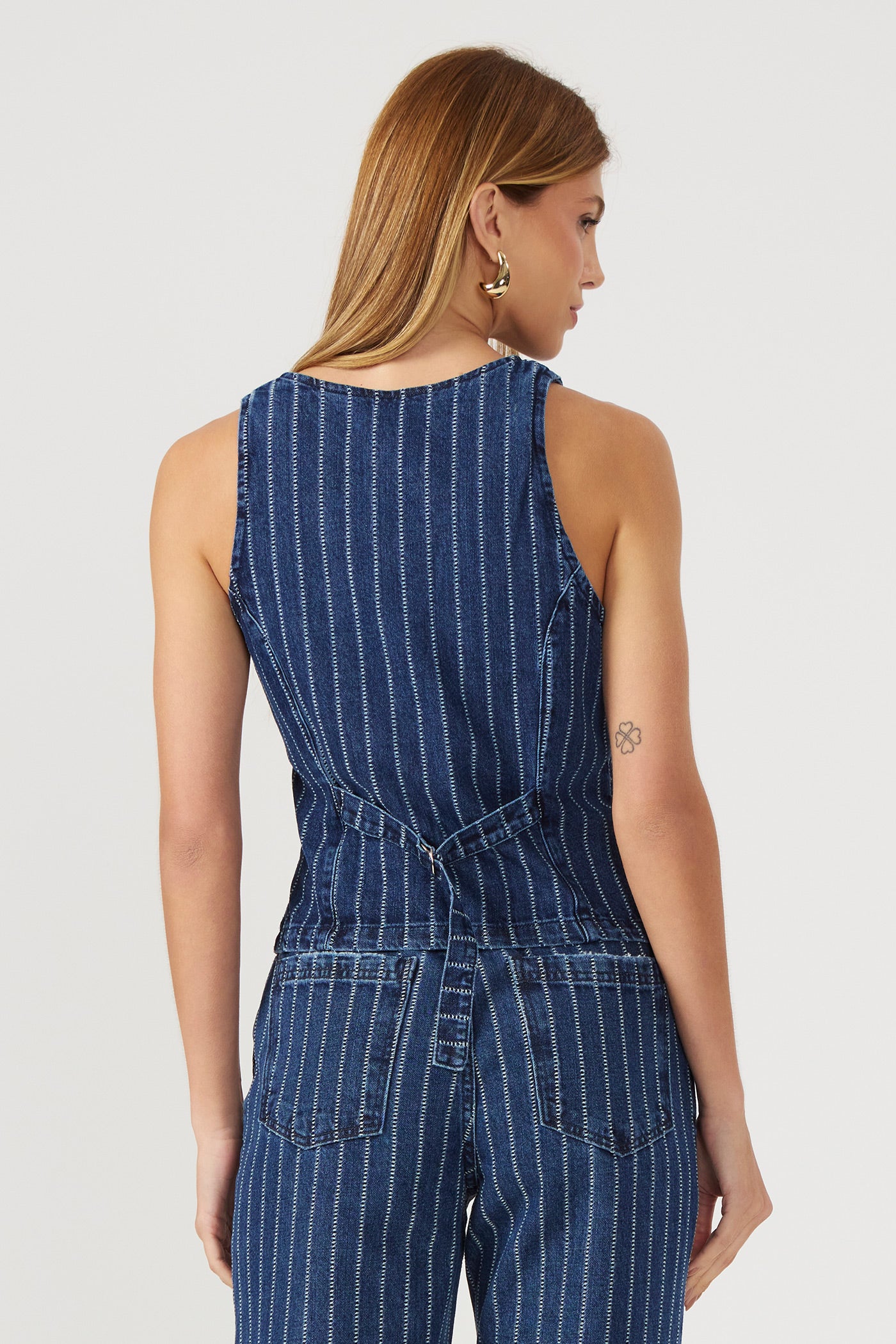 Colete jeans alongado listrado Fato Básico