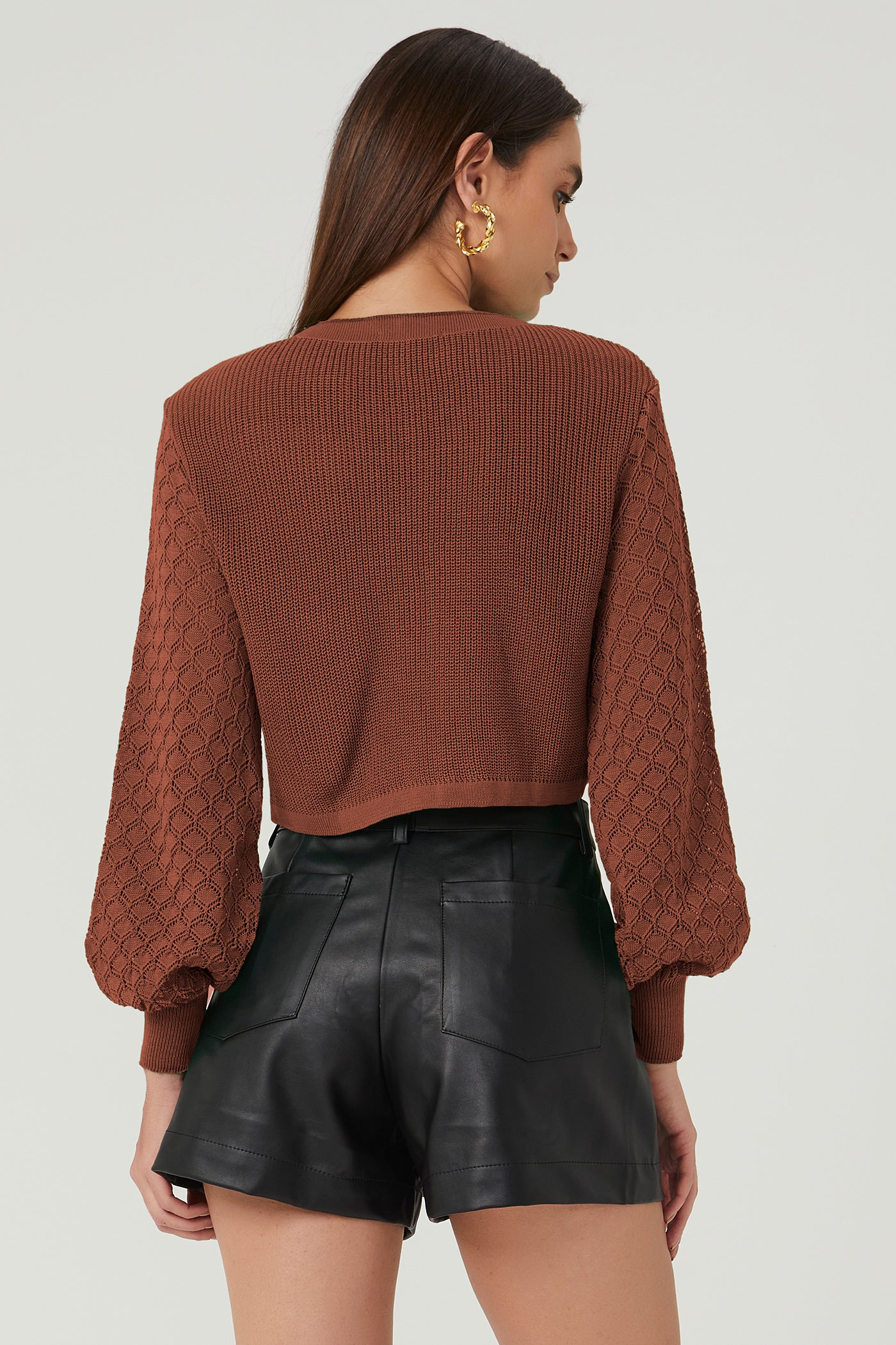 Cardigan cropped marrom Fato Básico - FATO BÁSICO