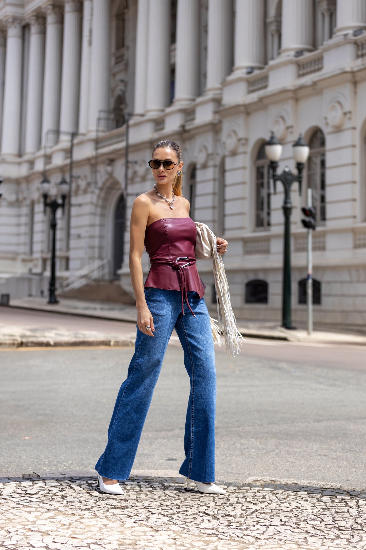 BLUSA COURO SINTETICO ALONGADA SEM ALCA