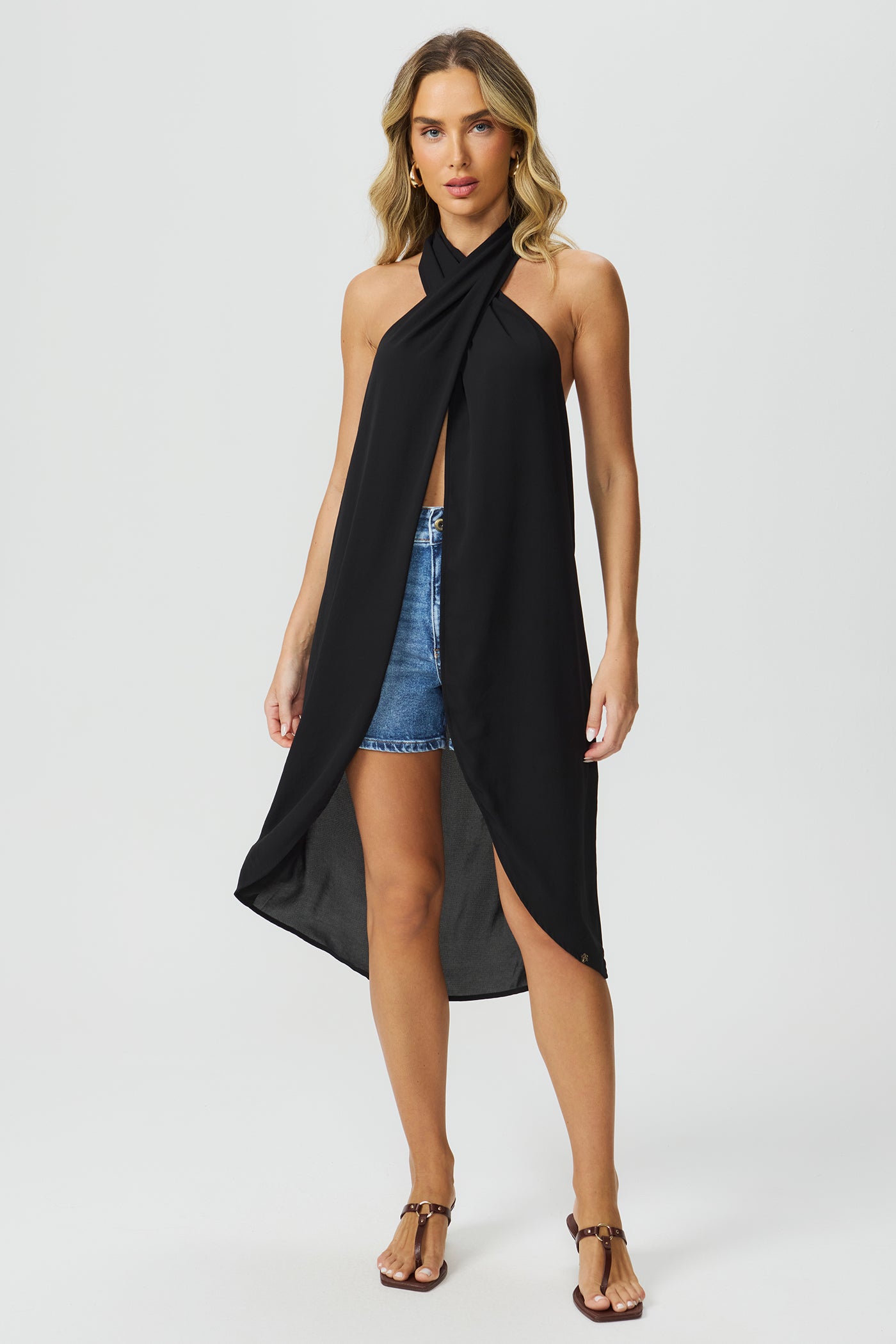 Blusa alongada frente única Preta Fato Básico