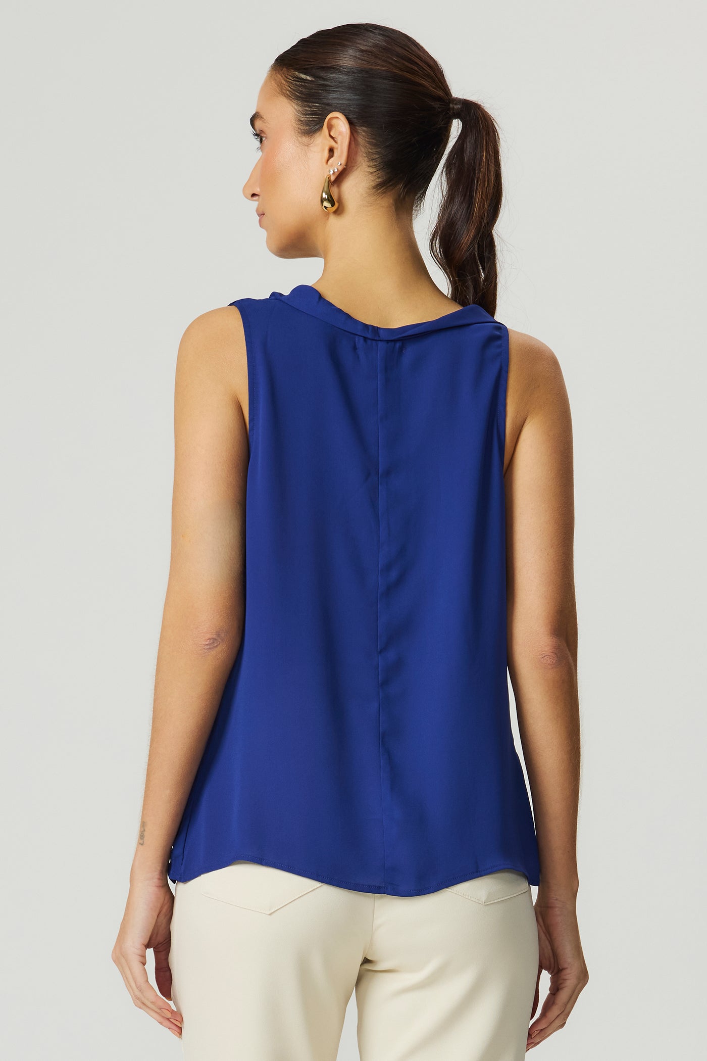 Blusa regata decote degagê azul