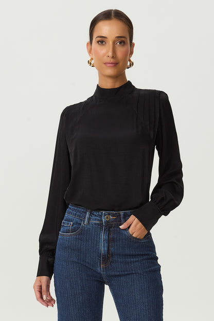 Blusa acetinada com tomas preto Fato Básico - FATO BÁSICO