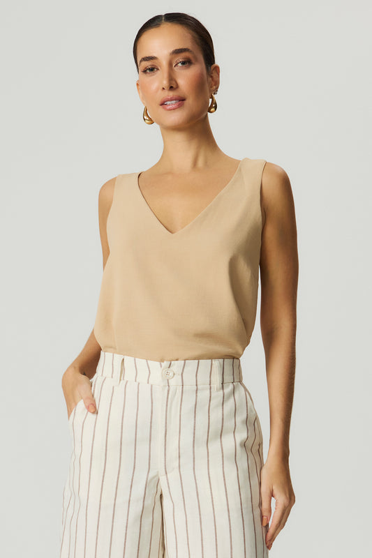 Blusa decote V bege Fato Básico