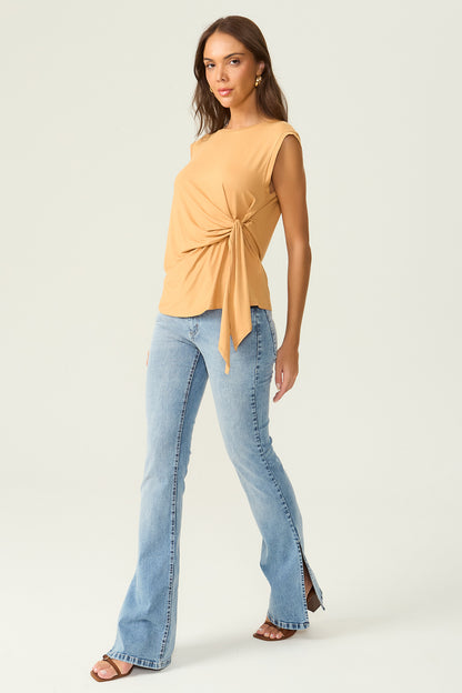 Blusa com faixa caramelo Fato Básico