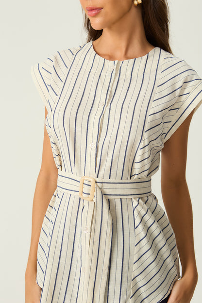 Camisa listrada com cinto natural Fato Básico