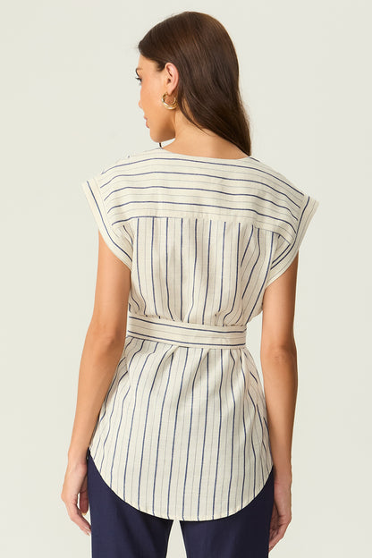 Camisa listrada com cinto natural Fato Básico