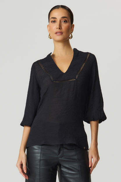 Blusa 3/4 entremeio preta Fato Básico