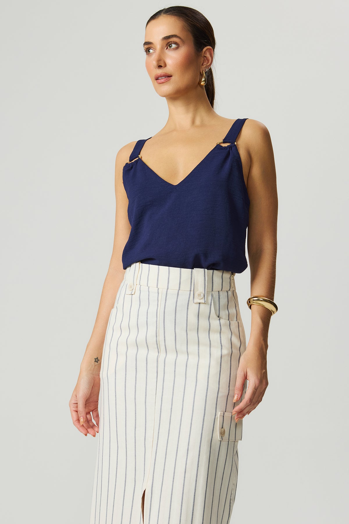 Blusa detalhe argolas azul marinho Fato Básico
