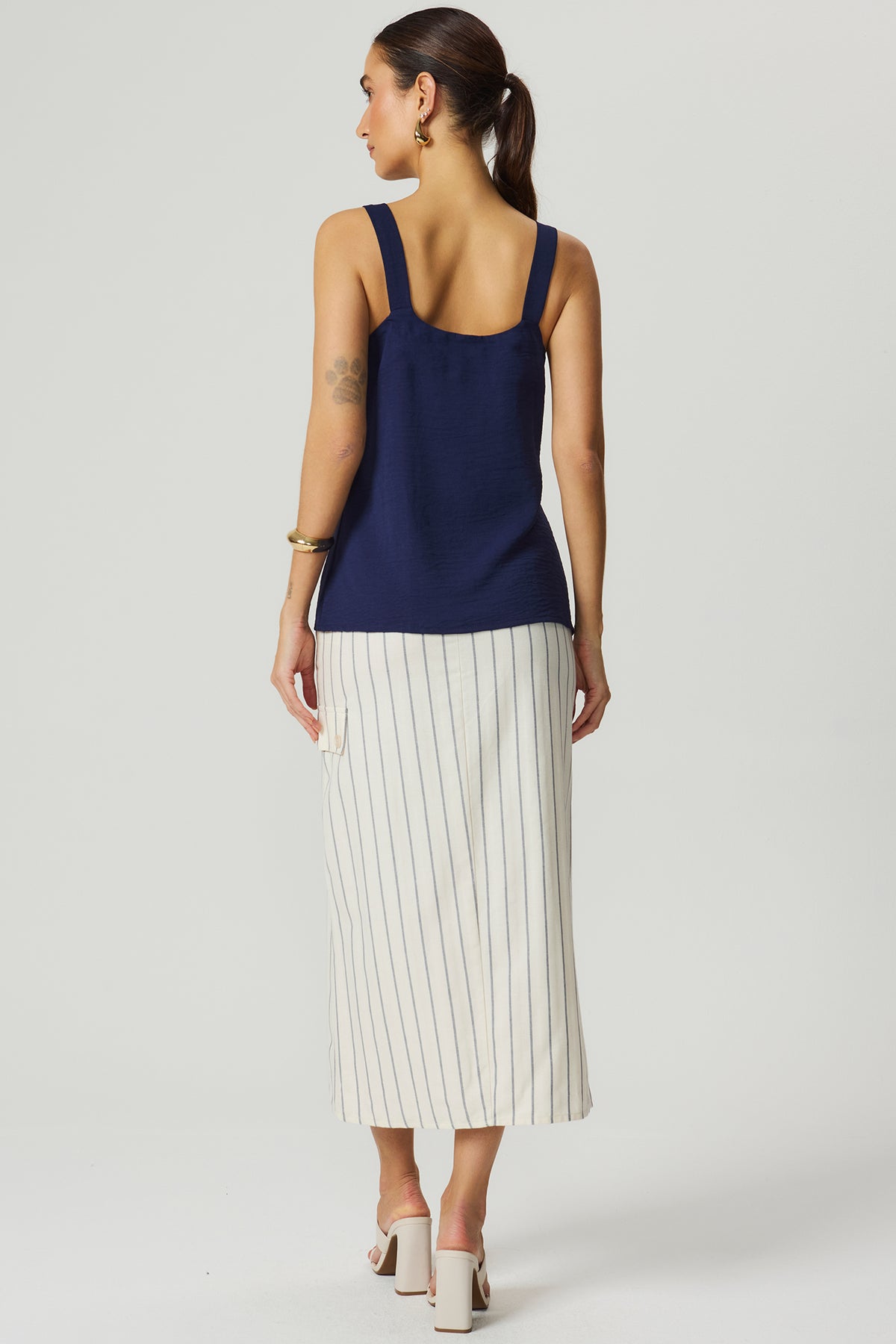 Blusa detalhe argolas azul marinho Fato Básico