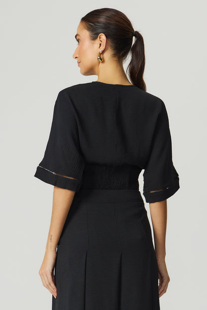 Blusa detalhe entremeio preto Fato Básico