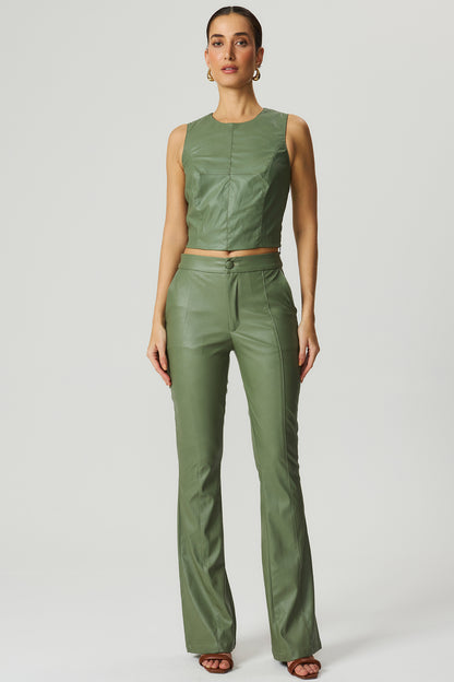 Blusa couro sintético recortes verde Fato Básico