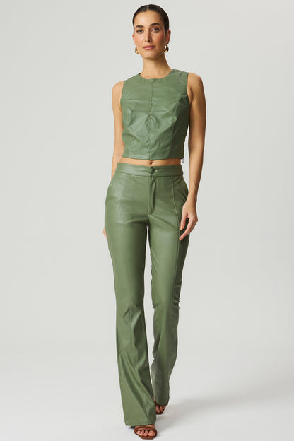 Blusa couro sintético recortes verde Fato Básico