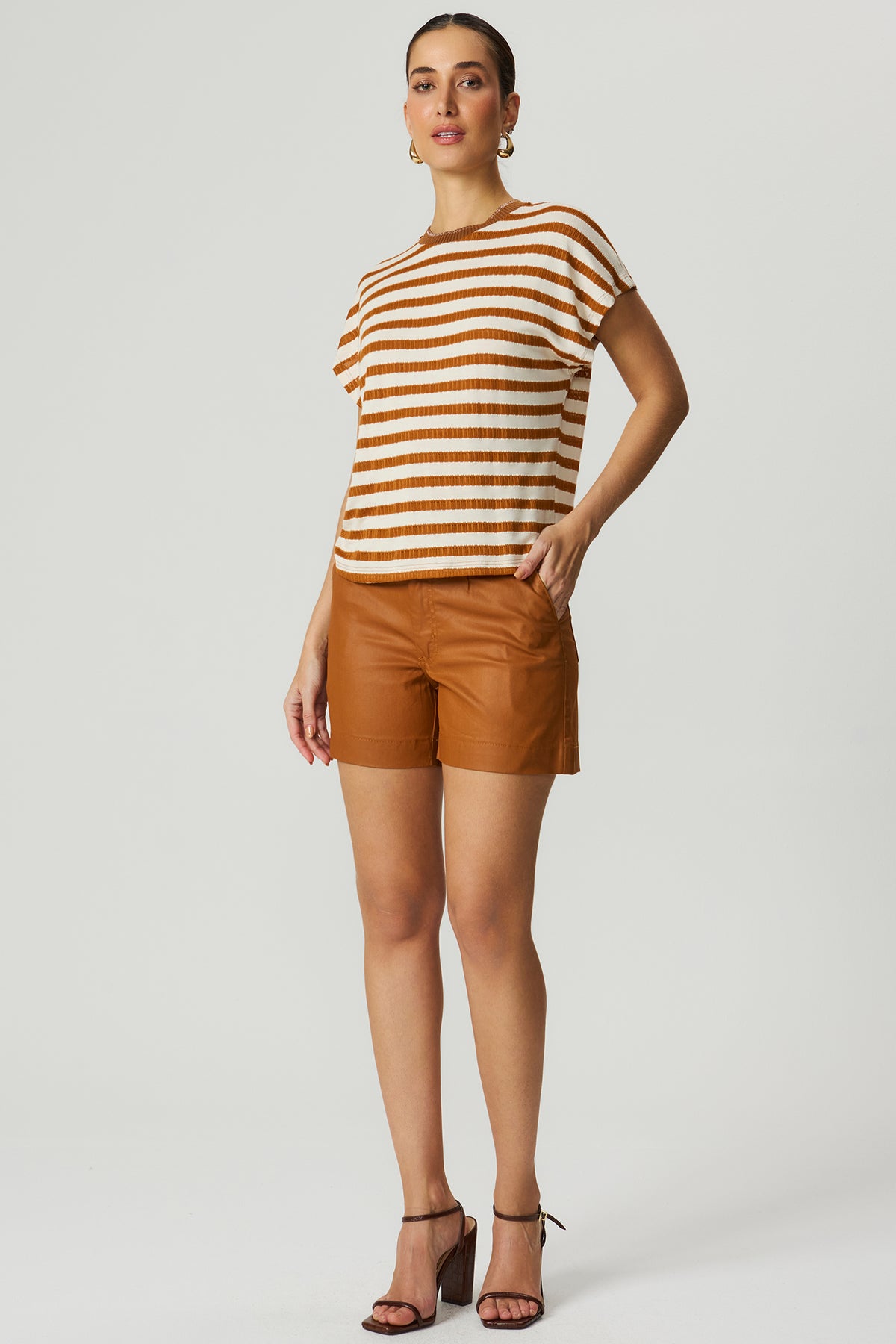 Blusa listrada detalhe ribana marrom Fato Básico