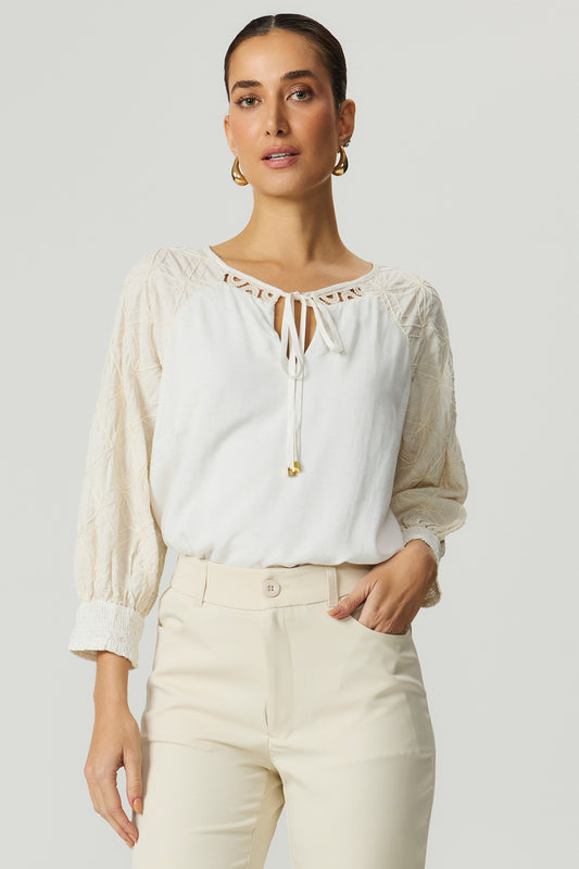Blusa mangas bordadas off-white Fato Básico