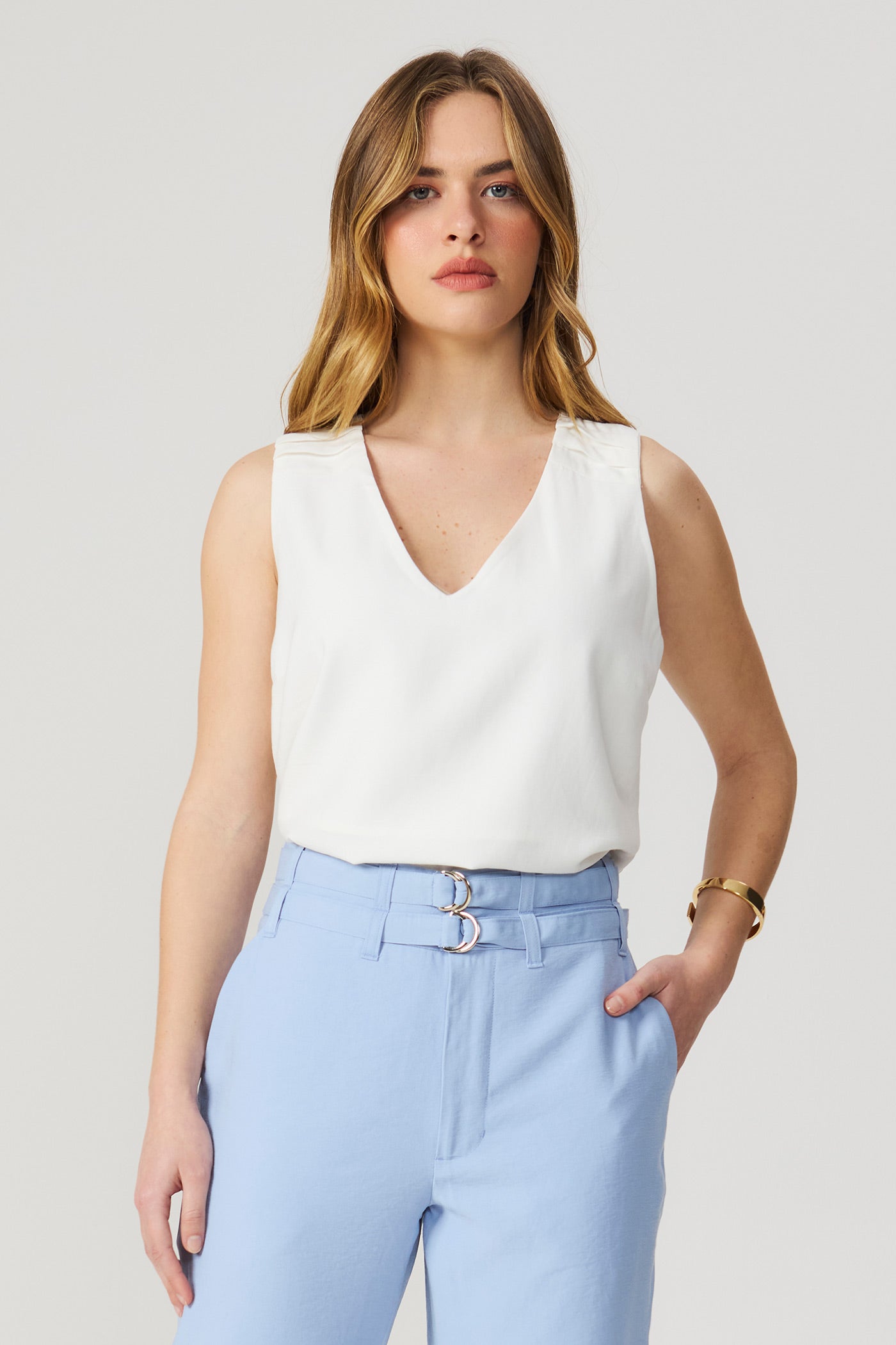 Blusa regata com tomas off white Fato Básico