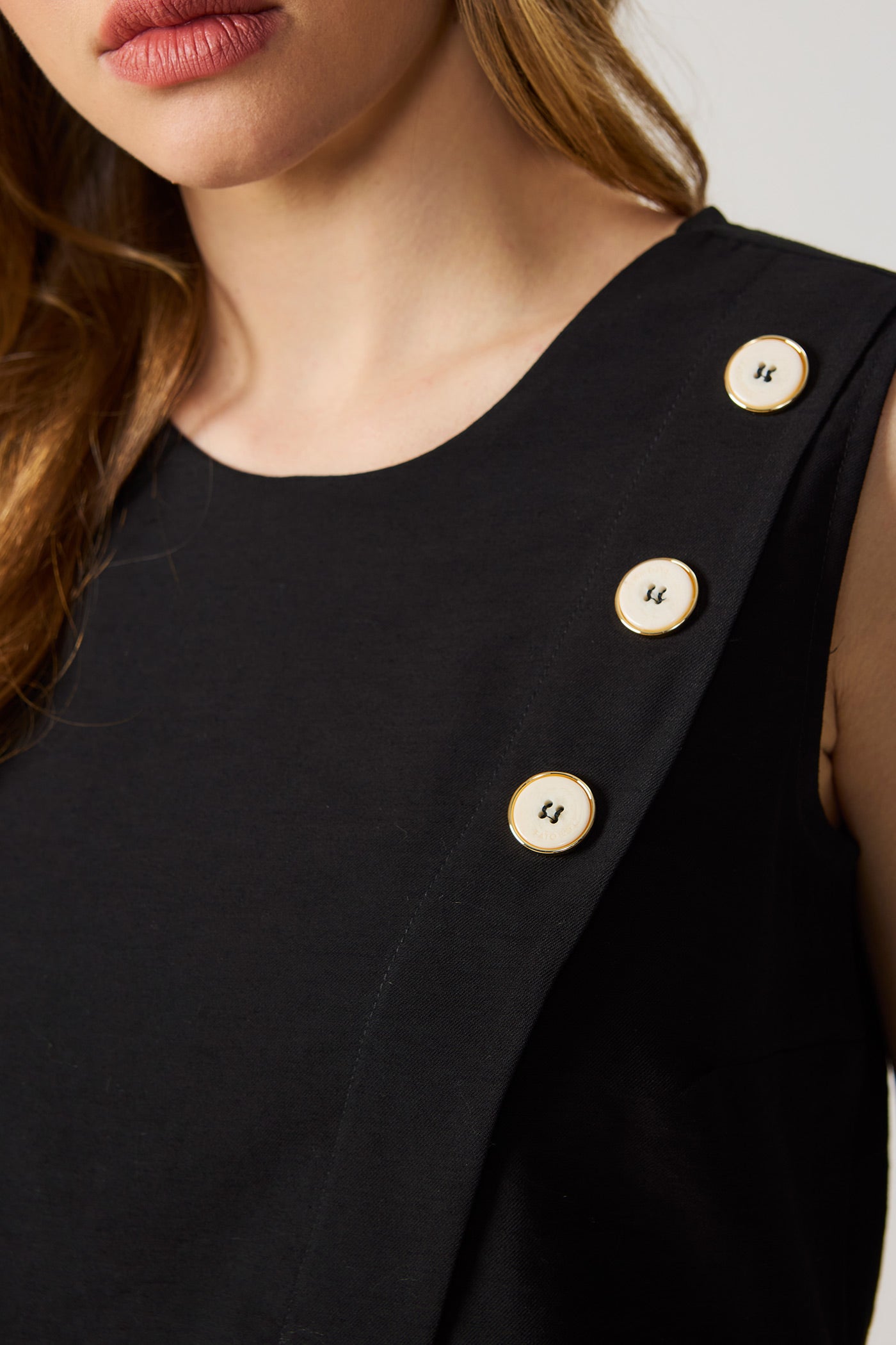 Blusa alongada com botões preto Fato Básico