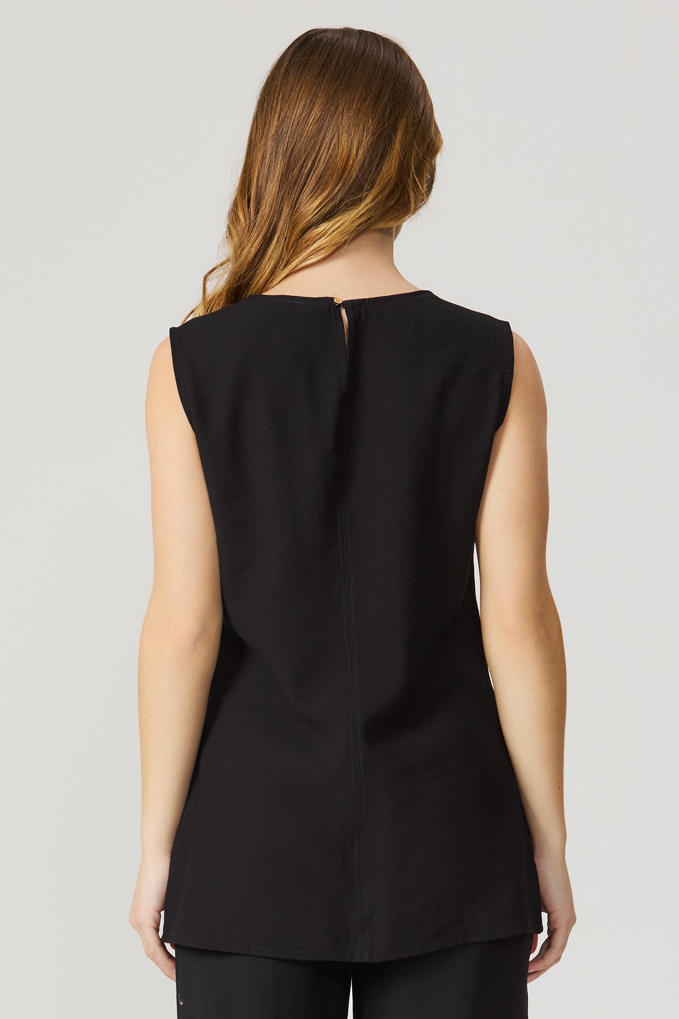 Blusa alongada com botões preto Fato Básico
