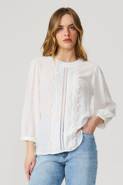 Blusa manga 7/8 detalhes renda off white Fato Básico