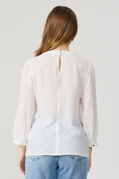 Blusa manga 7/8 detalhes renda off white Fato Básico