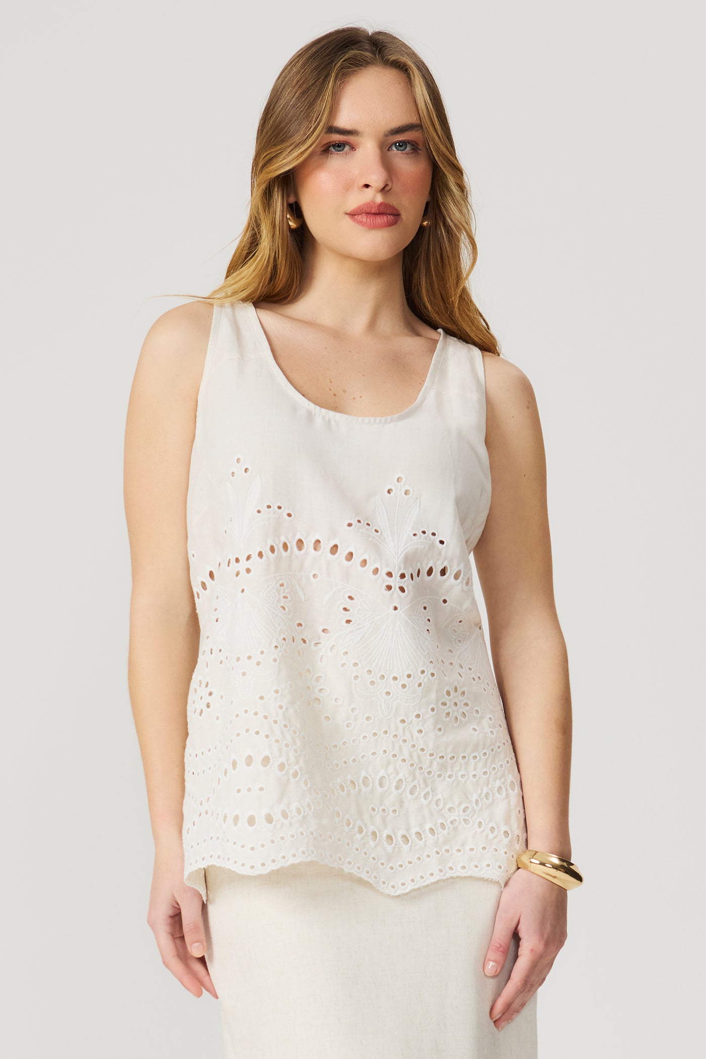 Blusa de linho com bordado Fato Básico