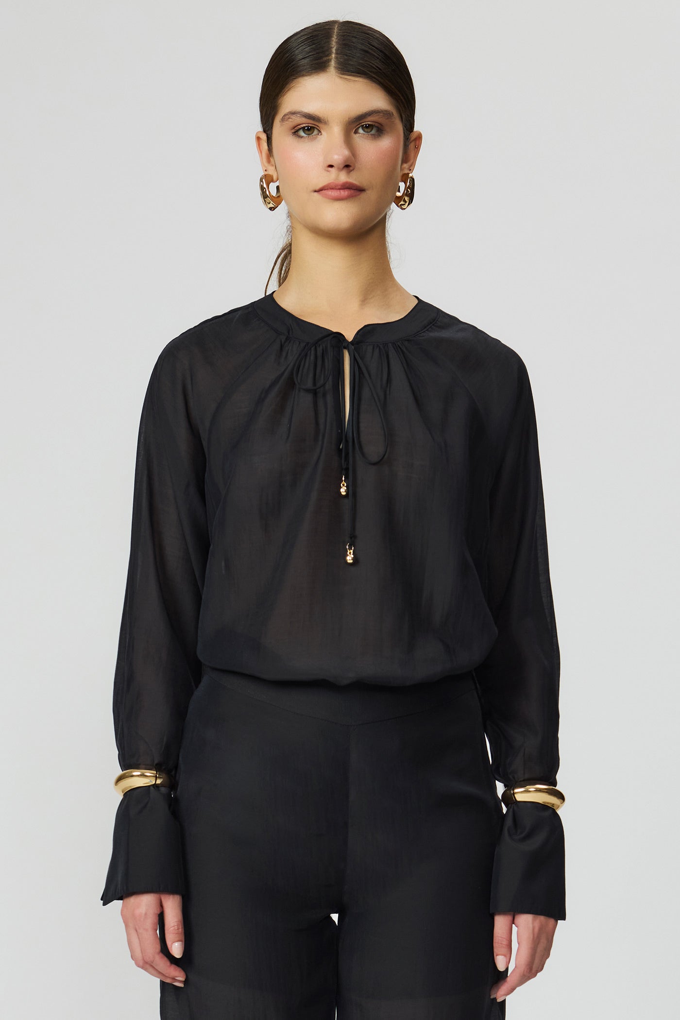 Blusa preta raglan feminina em lyocel Fato Básico