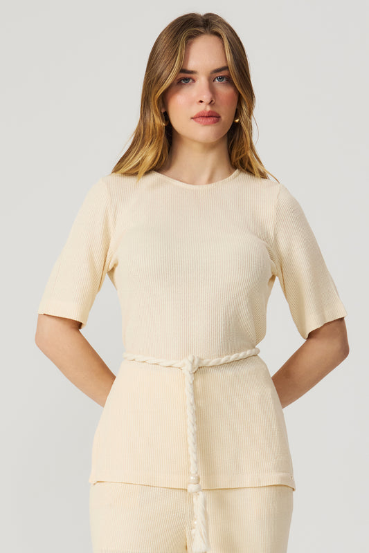 Blusa alongada com cinto baunilha Fato Básico
