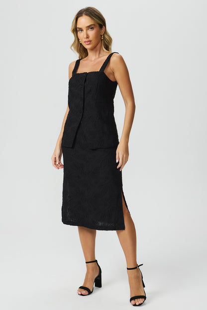 Blusa bordada abertura preta Fato Básico