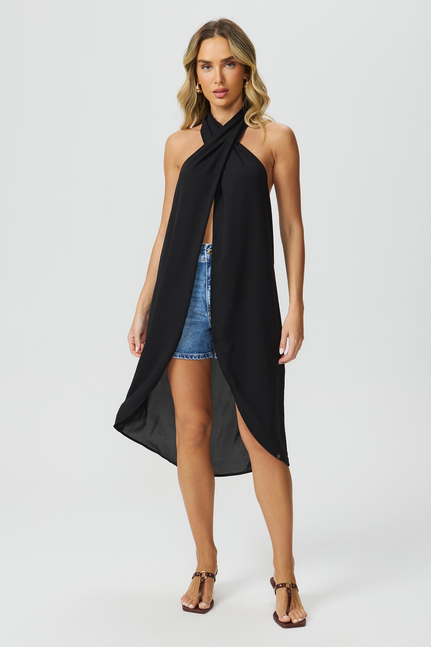 Blusa frente única alongada preta Fato Básico