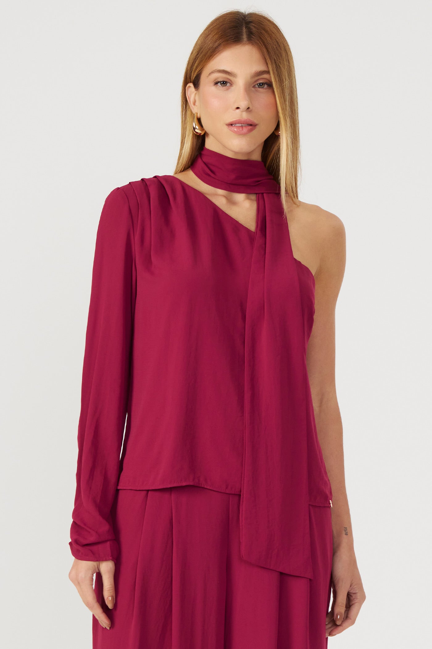 Blusa assimétrica merlot Fato Básico