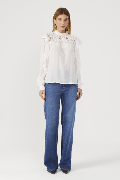 Blusa decote de renda off white Fato Básico