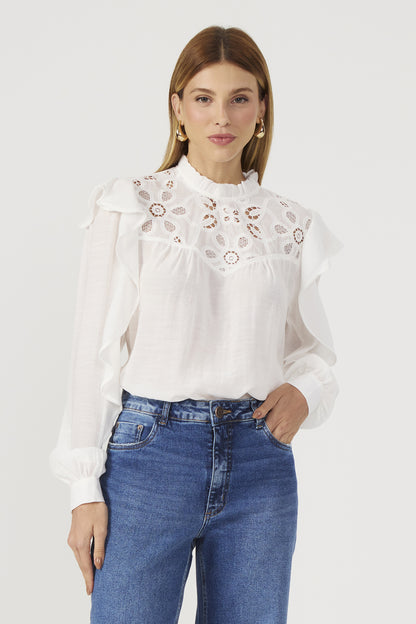 Blusa decote de renda off white Fato Básico