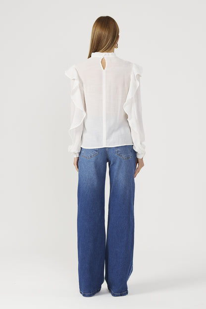 Blusa decote de renda off white Fato Básico