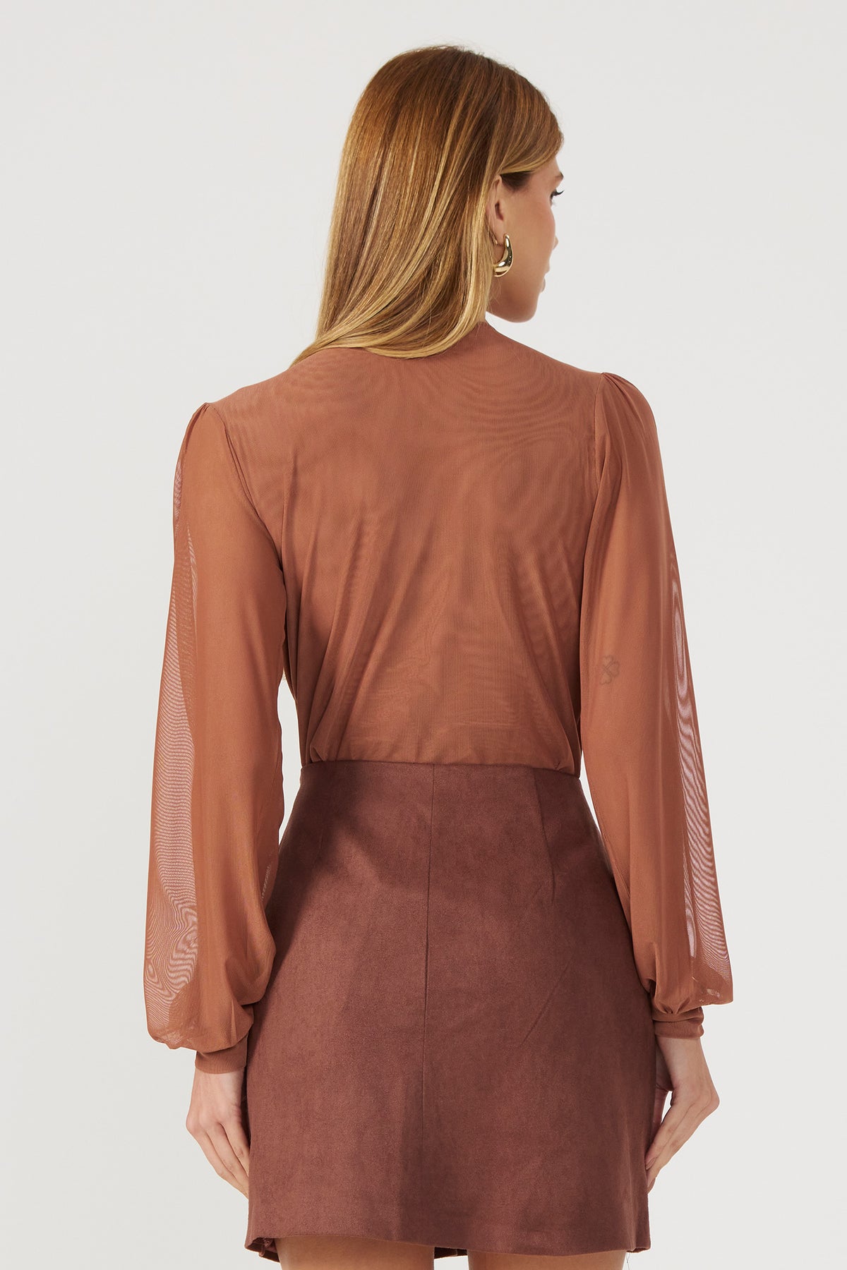Saia curta suede marrom Fato Básico