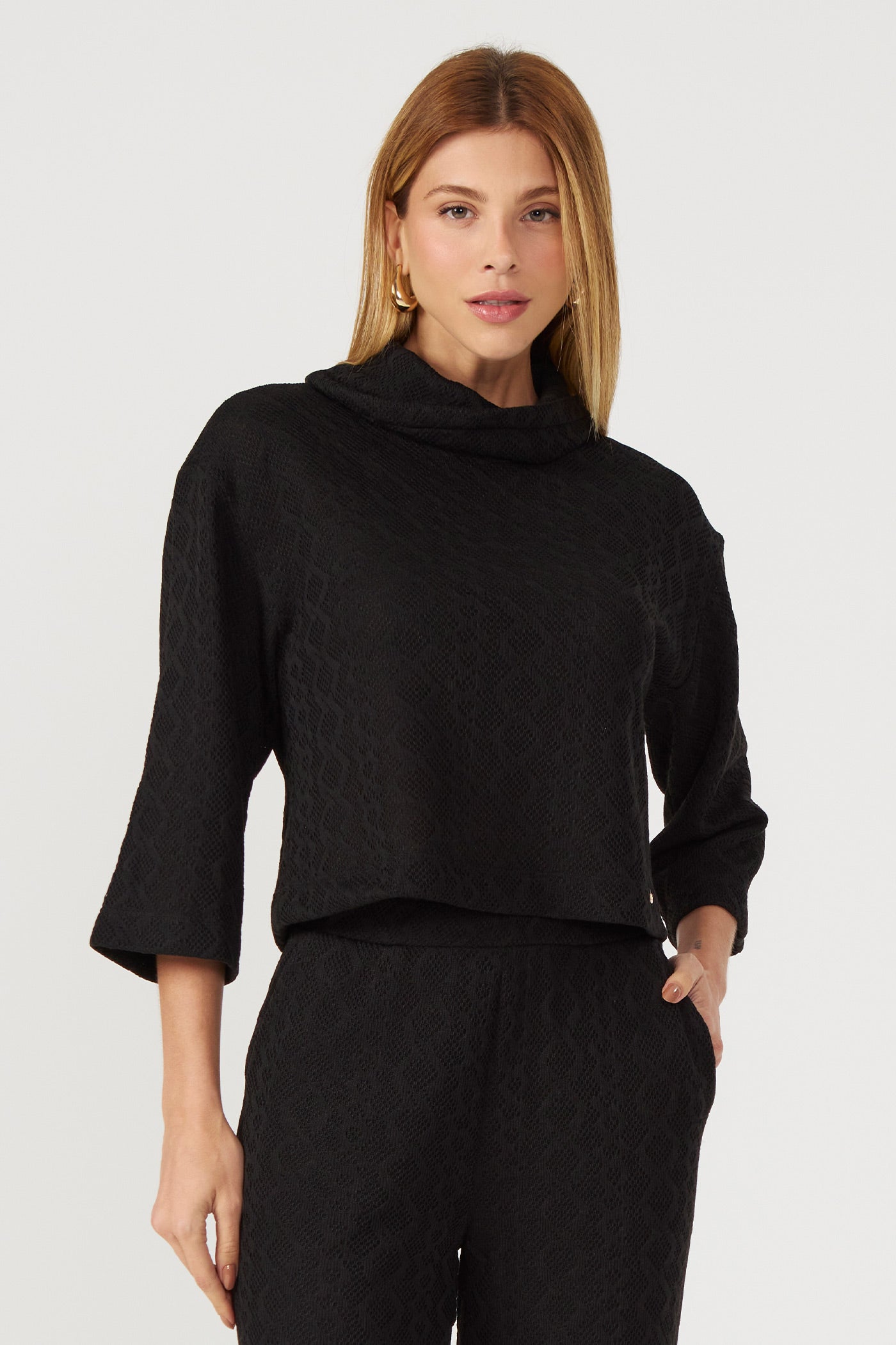 Blusa gola alta trico preta Fato Básico