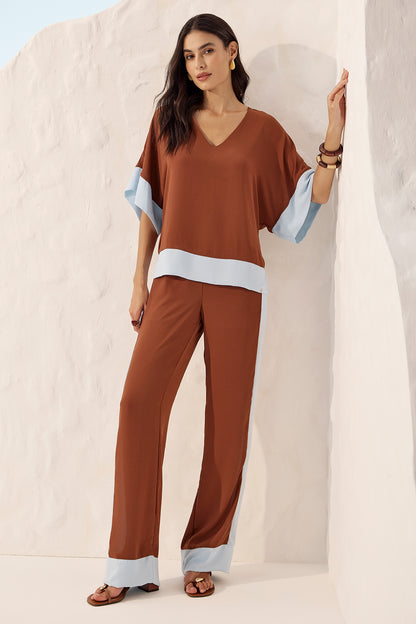 Blusa ampla decote V canela Fato Básico