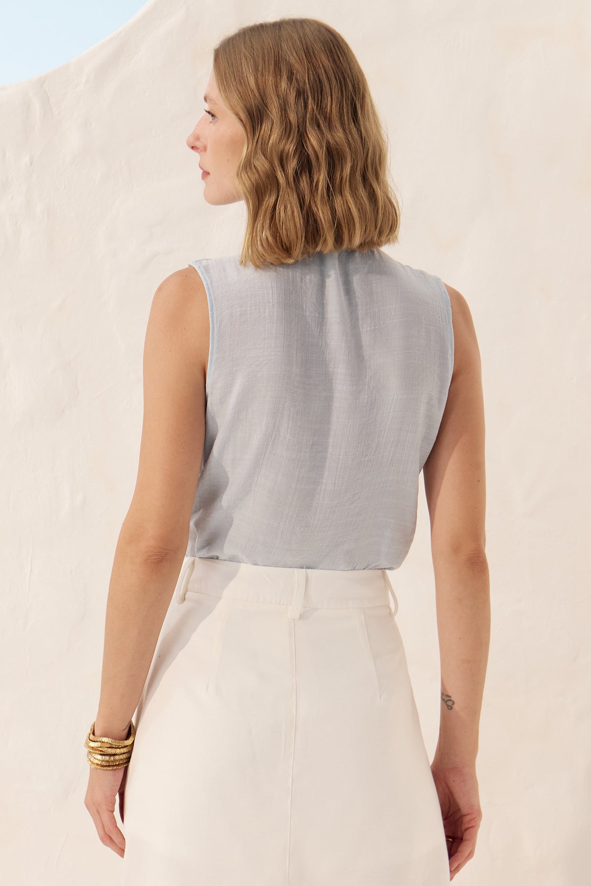Blusa sem manga laço azul céu Fato Básico
