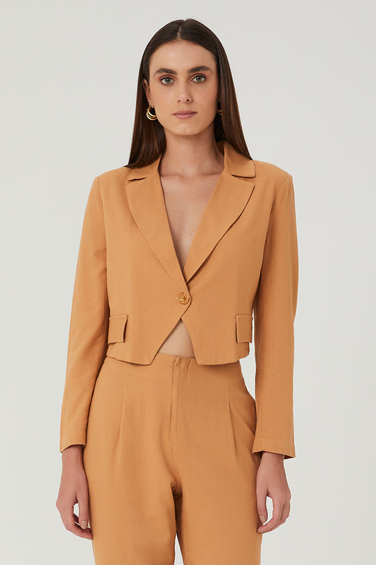 Blazer cropped em linho caramelo Fato Básico - FATO BÁSICO