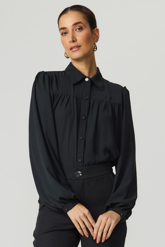 Camisa detalhe botão preta Fato Básico