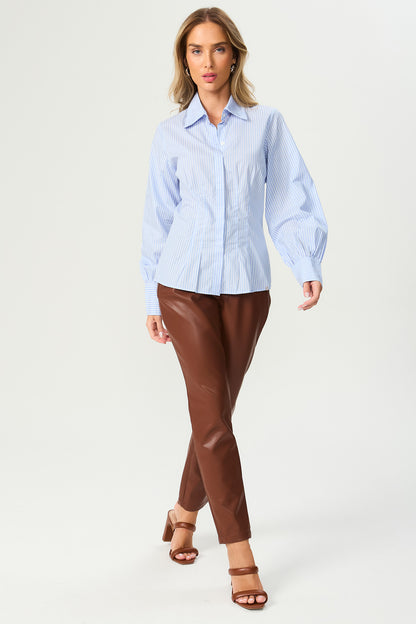 Camisa listrada com pregas azul Fato Básico