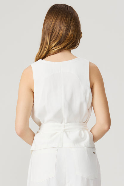 Colete feminino off white com cinto duplo Fato Básico